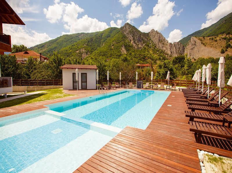 Irenes Resort Káto Loutrákion Екстериор снимка
